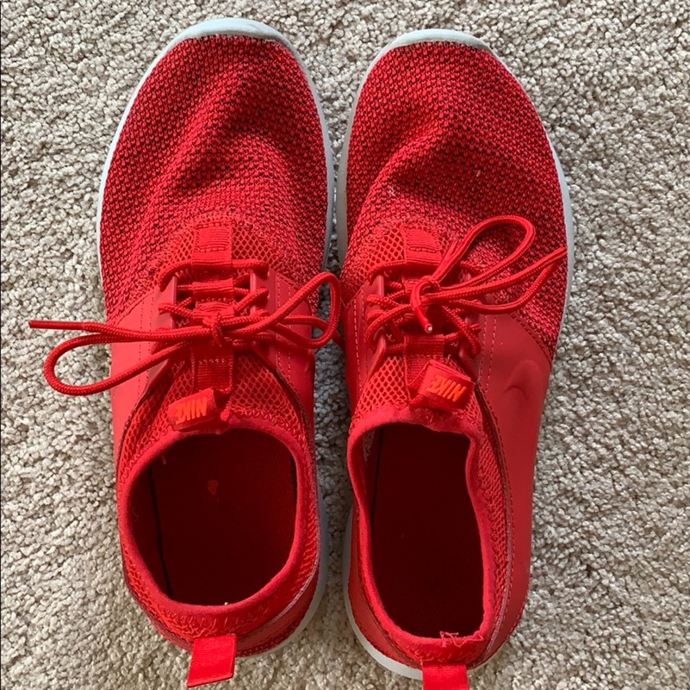 Nike Tennis Shoes